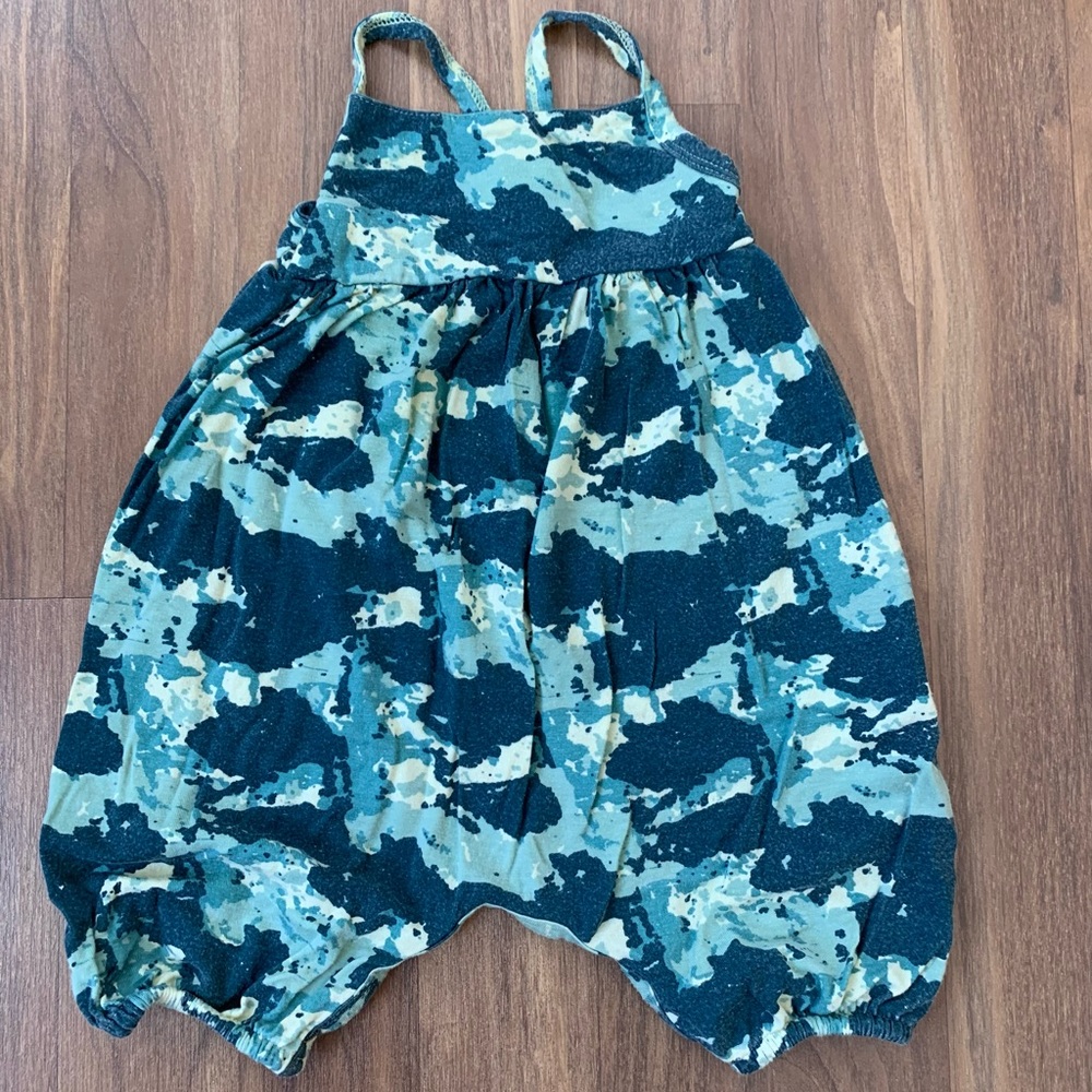 Kate Quinn baby outfit, 3-6 months